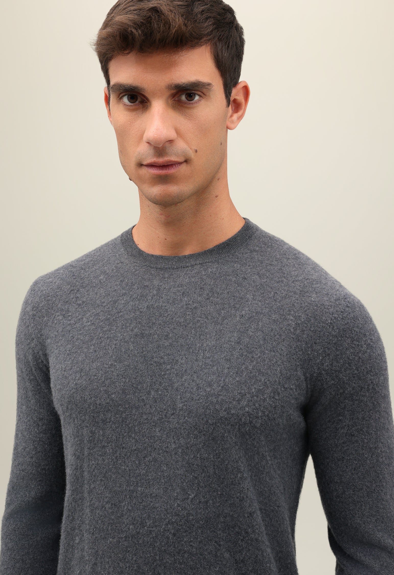 Girocollo in cashmere pettinato grigio - Image 3