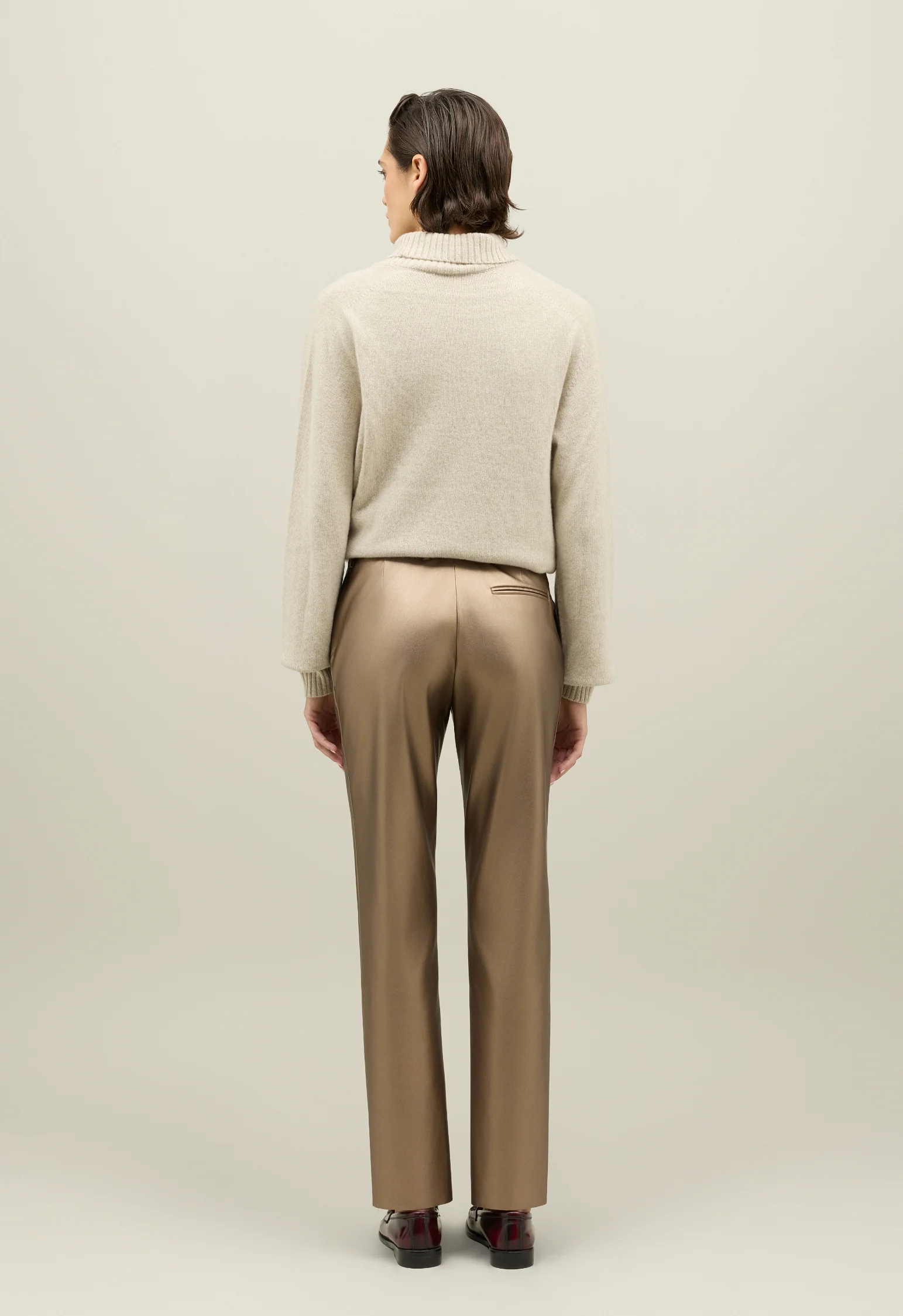 Pantalone Chino in pelle vegana oro - Image 2