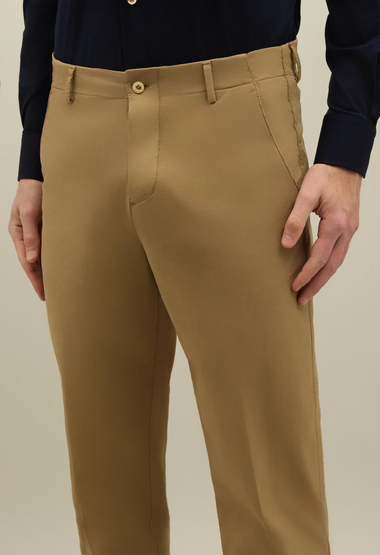 Pantalone Loose in cotone tinto in capo marrone chiaro - Image 3