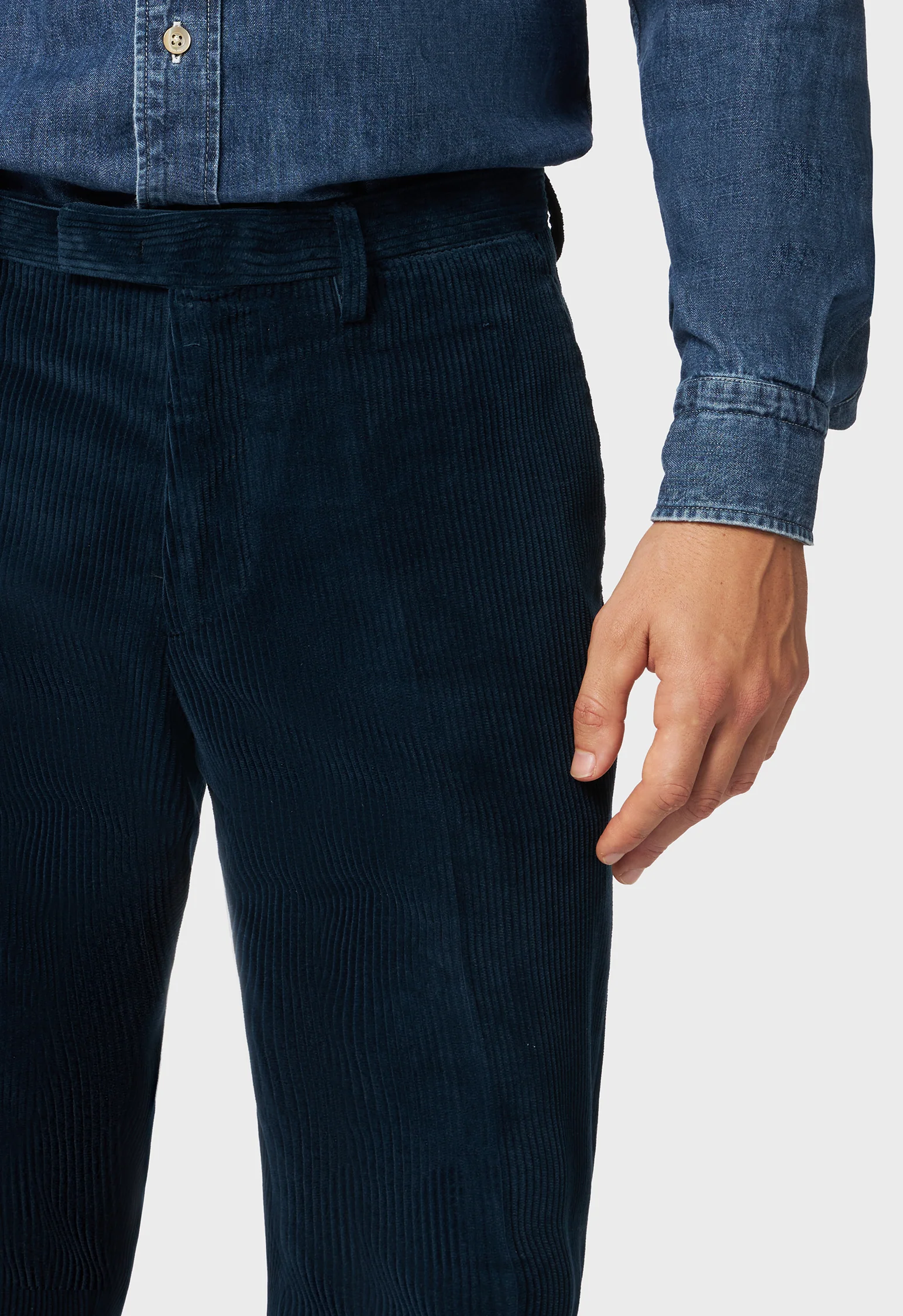 Pantaloni in velluto a coste verde - Image 3