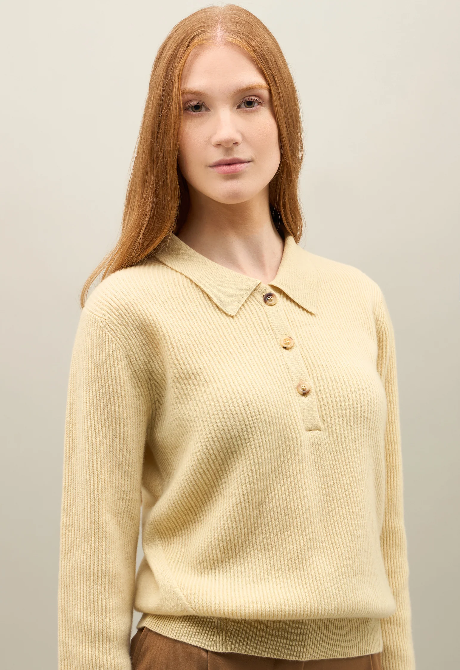 Polo in cashmere a costine giallo - Image 3